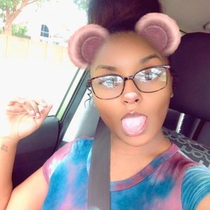 Meet your Posher, Alexis